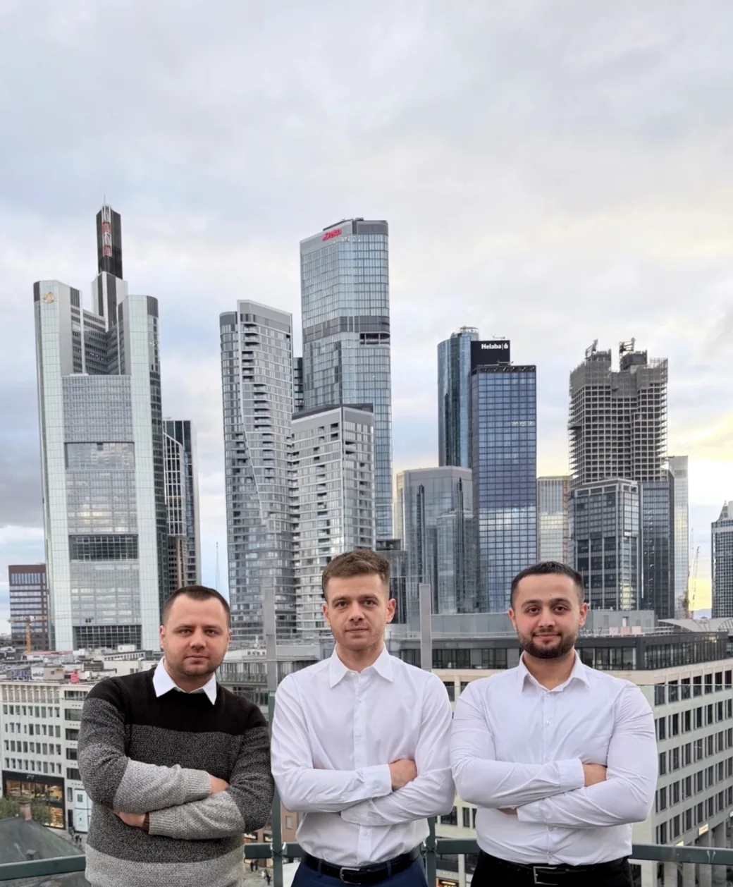 Unser Team vor der Frankfurter Skyline